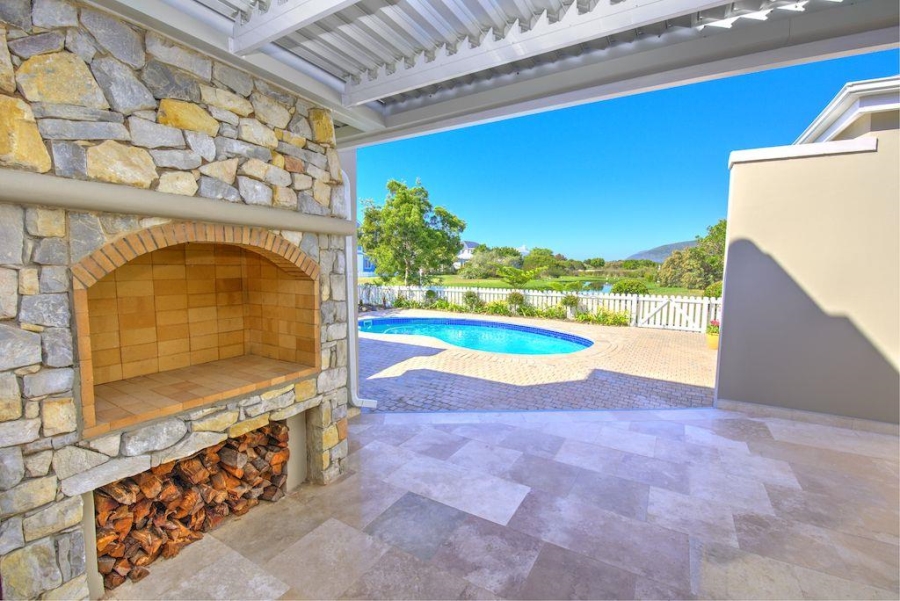 To Let 4 Bedroom Property for Rent in Thesen Islands Western Cape